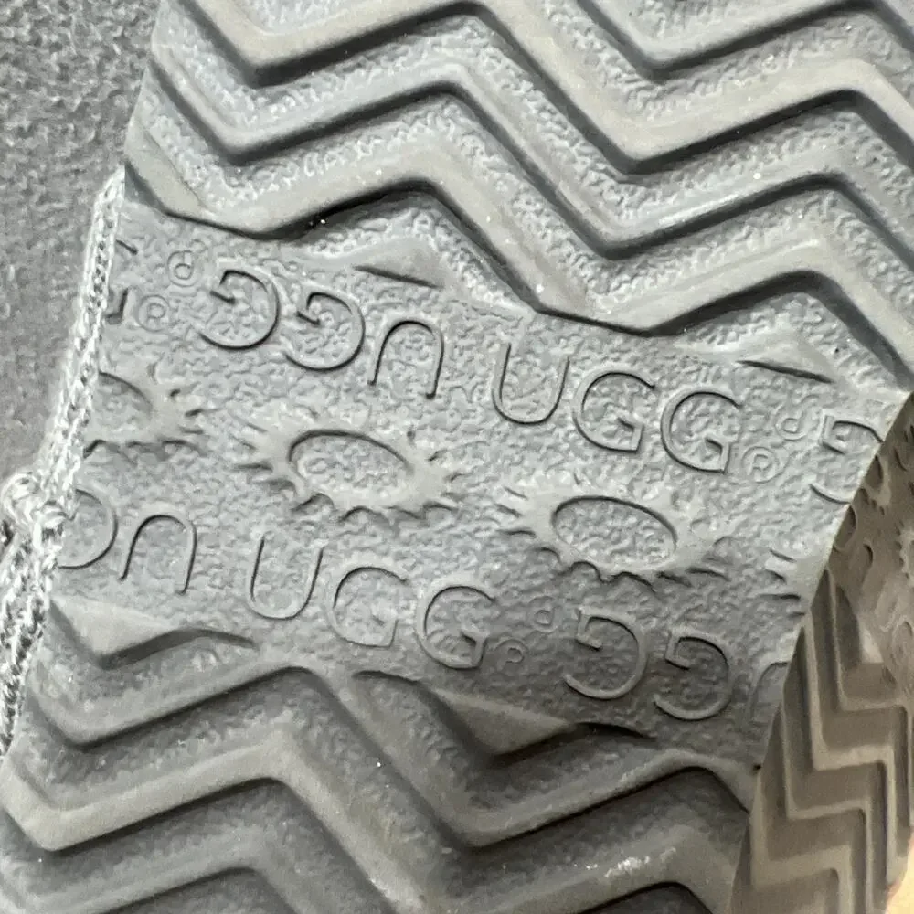 UGG Classic Cardy Boots Gray Knit Uncycled Wool Pull-On Winter 5819 Size 7